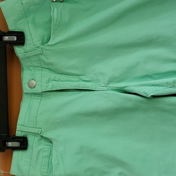 BANDOLINO, green capris size 6. GZREAT FOR GOLF Gme. Very‎ good used condition. - Picture 2 of 9
